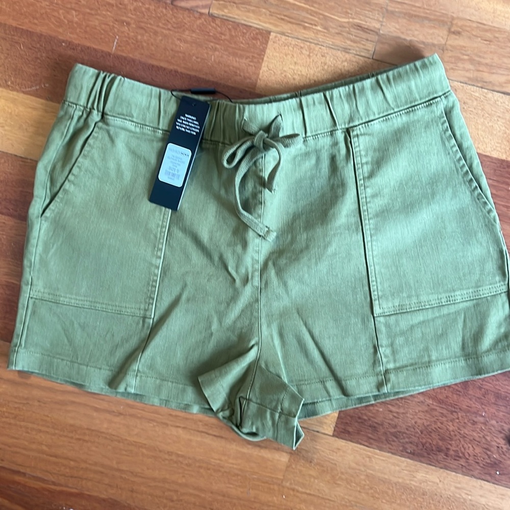 Fashion Nova Olive Shorts NWT